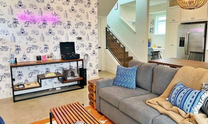 Govalle Casa | Cute Home in Trendy East Austin with Private Yard