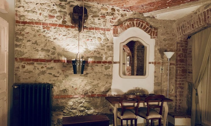 Gassino Torinese Cabina | Old Well Suite in Antique Farm with Outdoor Spa in the Countryside