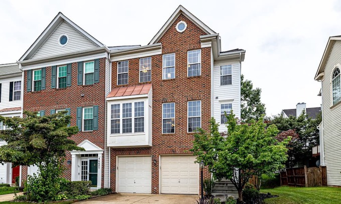 Cascades Casa | Modern Spacious 4BR Townhome in Cascades