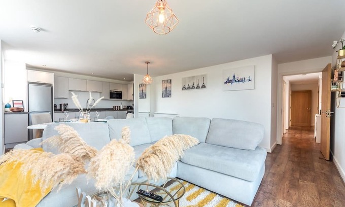 Glyndon Apartamento | Pass the Keys | Modern and Scenic 2 Bed 2 Bath Flat With River Views