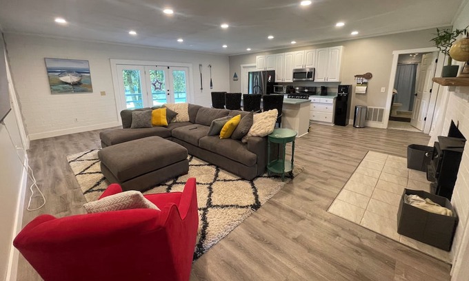 Spring City Casa | Laid back lake house with huge yard and fire pit. Family/Fisherman paradise!