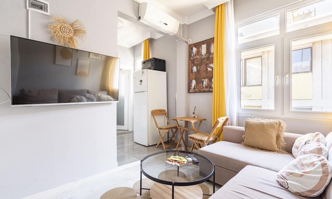 Goztepe Apartamento | Gorgeous Flat Close to Bagdat Avenue in Kadikoy