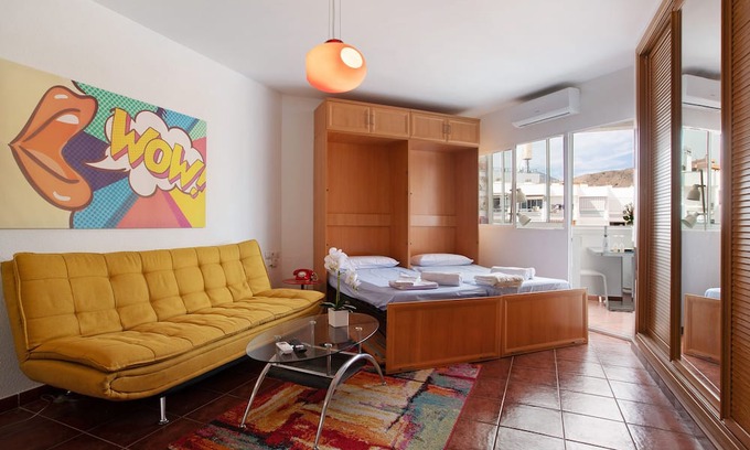 Centro de Torremolinos Apartamento | Studio Apartment "Lahola" with Private Terrace & Wi-Fi