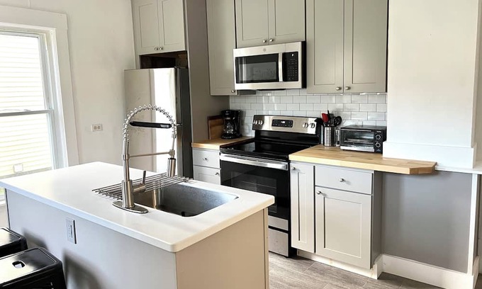 Duxbury Apartamento | Fall Special. New to Market giving a great deal. Heart of Waterbury.