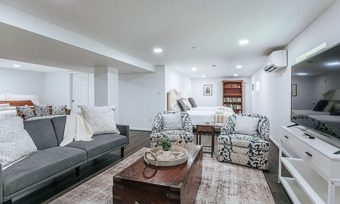 Jefferson Park Avenue Apartamento | Cavalier Cocoon: Studio + Walk to uva Grounds