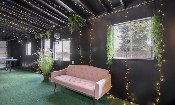 Dupont Casa | The Flamingo Inn, Denver - Pet Friendly Retro Home