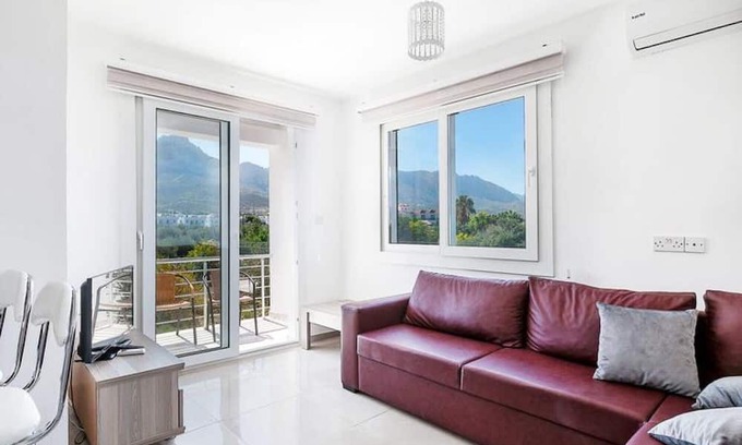 Zeytinlik Apartamento | Nature View Flat w Pool 4 min to Beach in Kyrenia
