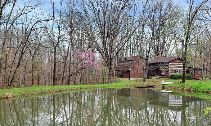 Morgantown Cabina | Authentic Log Cabin built in 1827