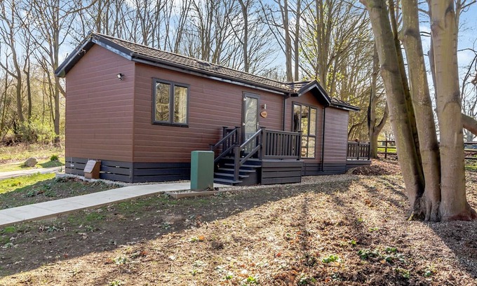 Woolverstone Cabina | 2 bedroom accommodation in Woolverstone, Ipswich