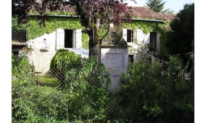 Champagne-et-Fontaine Casa | Rejuvenating stay, quiet, in a cottage with rustic charm