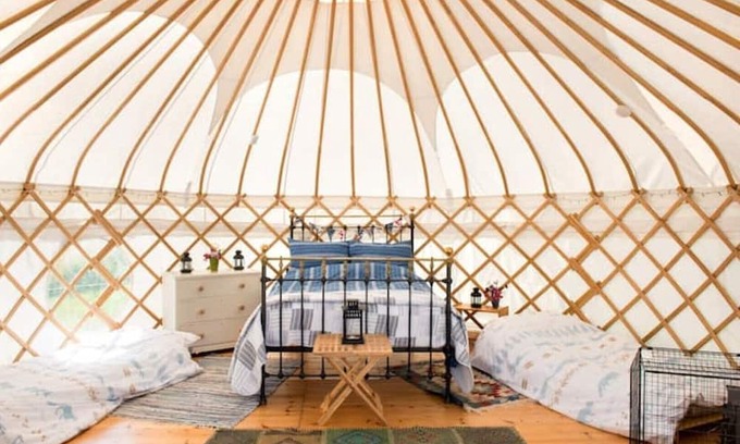 Lanteglos Cabina | Stunning Yurt 'Pencarrow' with hot tub close to hidden coves
