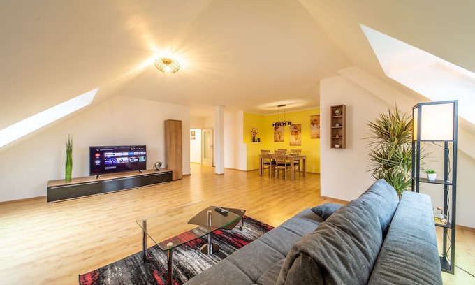 Coburg Apartamento | Modern top floor apartment with parking - Netflix