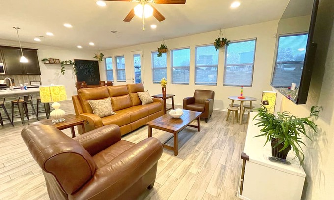 Wells Branch Casa | Spacious Family Vacation Home Near I-35, 10 mins to Domain, 20 min to Downtown!