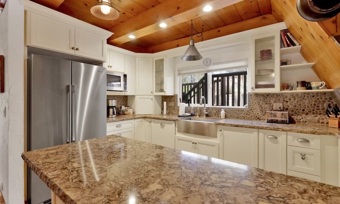 Fawnskin Cabina | 2164-fawnskin Tree House 3 Bedroom Home by Redawning