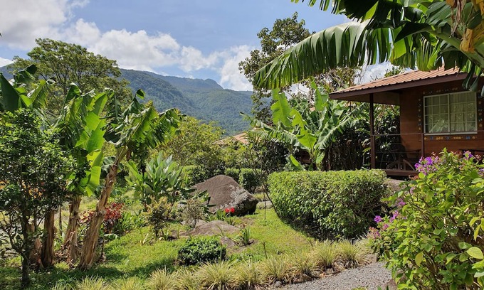 Boquete Casa | Ecoresort: We are Panamas leading honey producer and butterfly exhibit.