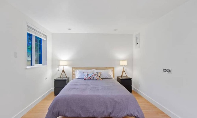Grandview-Woodland Apartamento | Cozy and Calm: Modern Studio with Private Entrance