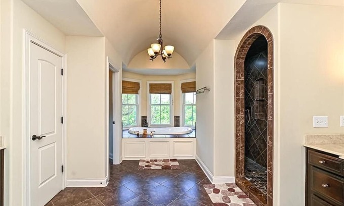 The Village of West Clay Casa | Beautiful large 5 bedroom house with basement