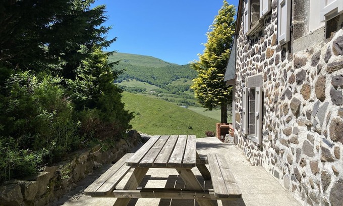 Le Claux Casa | Farmhouse on the mountain overlooking the valley.