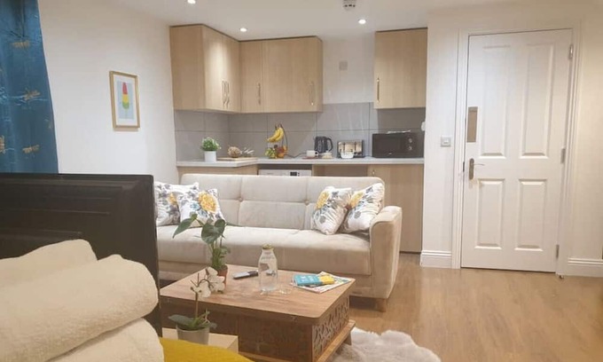 Putney Apartamento | New - King bed flat near parks. 2fl