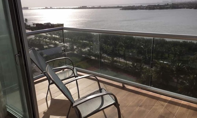 Punta Cancún Apartamento | Spectacular Sea & City View, Beachfront Hotel Zone