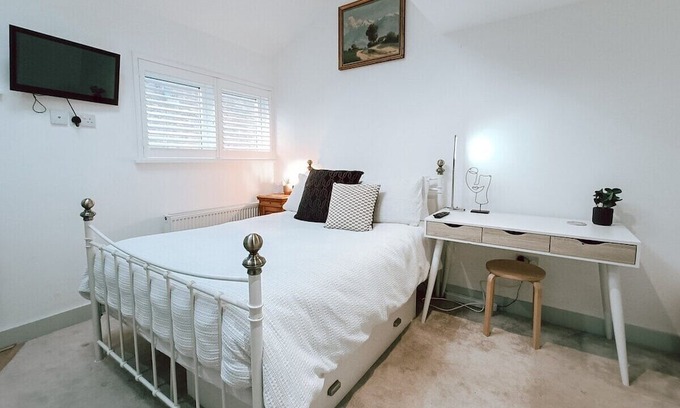 Tudor Apartamento | The Pembroke Studio by Richmond Park