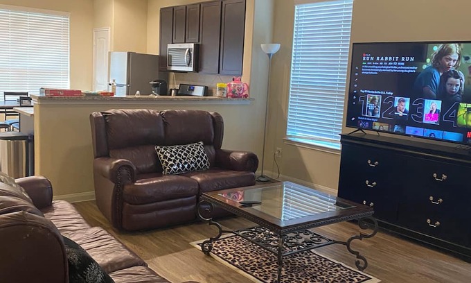 Katy Casa | Welcome home to a Lush welcoming space for you. Safe, Proximity to katy mills