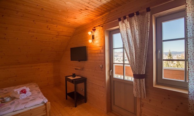 Ravna Gora Casa | Lovely holiday home in Ravna Gora with fireplace