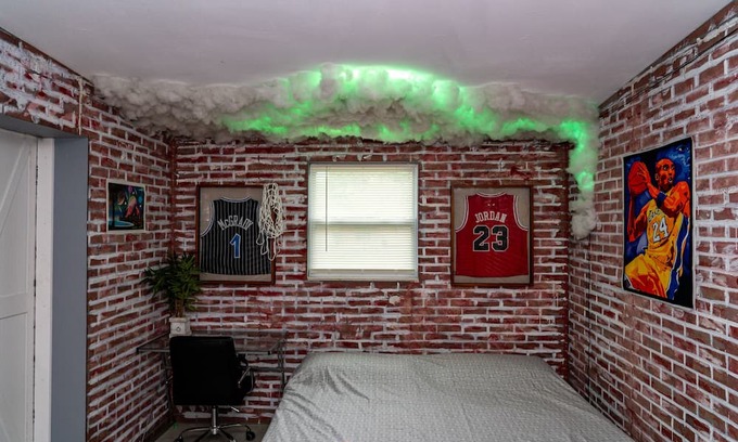 Temple Crest Apartamento | Space jam experience Busch gardens!