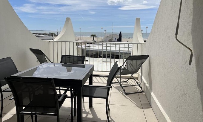 Le Couchant Apartamento | Beau 4 bed 1er ligne Vue Mer au Couchant, Air-conditioned, Parking