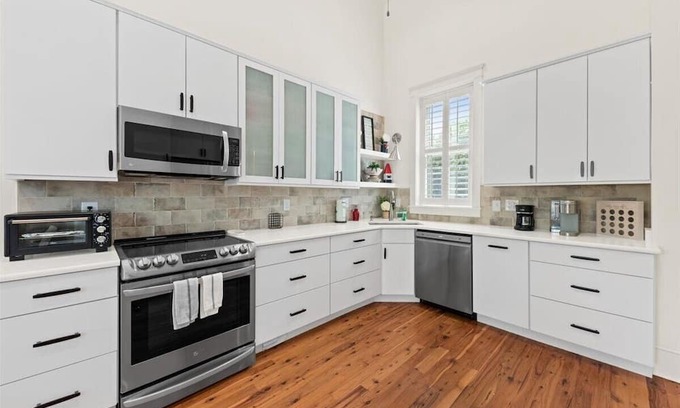 Isle of Palms Casa | Updated Island home with Private Pool and Spa in the Heart of Isle of Palms!