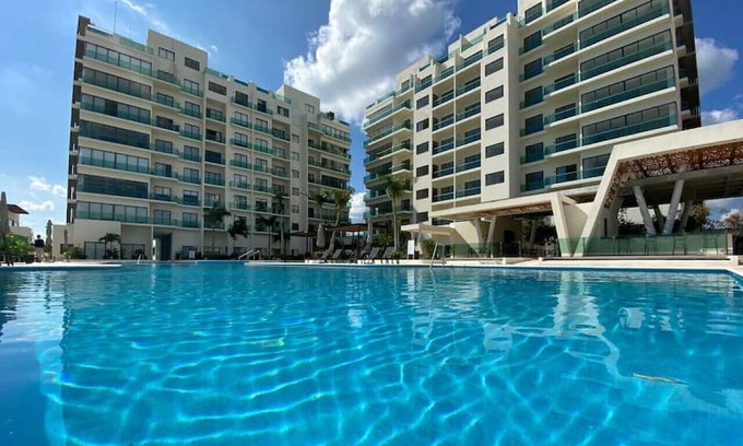 Ejidal Apartamento | Dog friendly 2BR w/backyard, pool, gym, bbq, pking