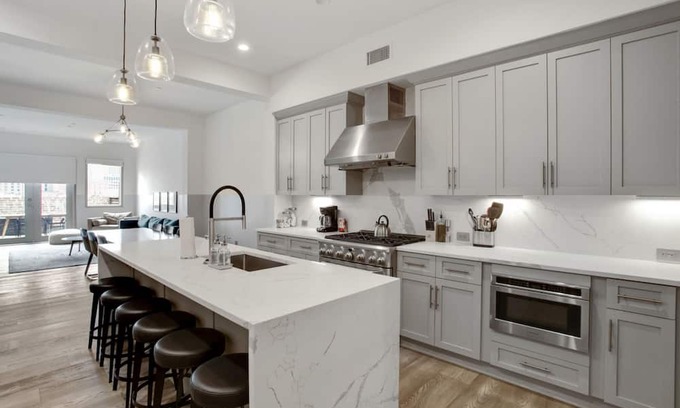 Central Business District Casa | Roami at The Brandywine | Heated Pool |6 Bed Combo