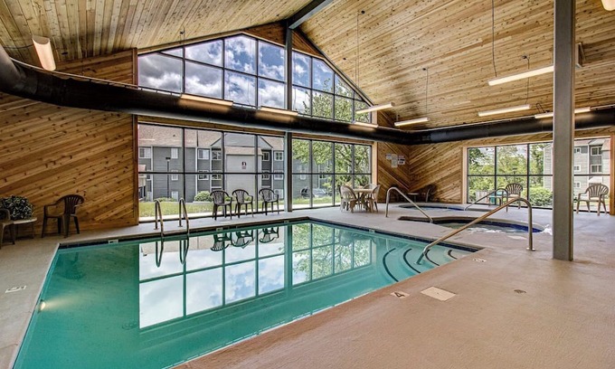 Chalet Village Condominio | Amazing Mt. LeConte Views/Indoor Pool & Hot Tub
