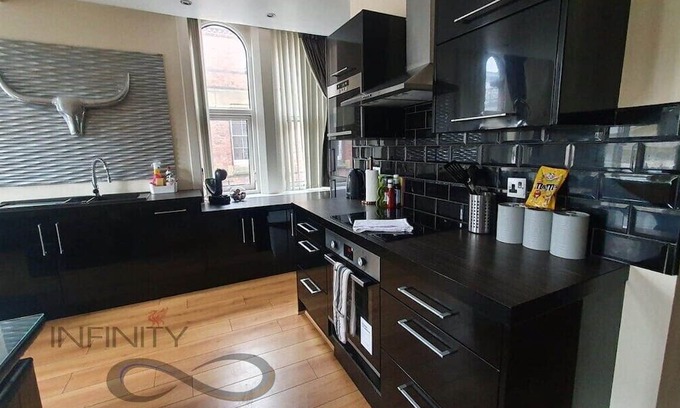 St George's Quarter Apartamento | This apartment is a 2 bedroom(s), 1 bathrooms, located in Merseyside, England.