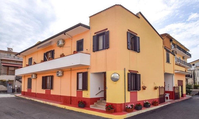 Campora San Giovanni Apartamento | Enjoy a relaxing vacation in this bright and friendly apartment Campora San Giovanni.
