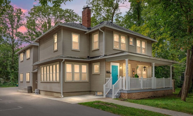 College Heights Apartamento | Recently Remodeled and Sunlit Apartment Near EMU and UM