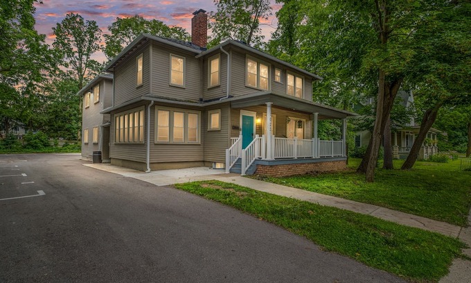 Ypsilanti Apartamento | Renovated Modern Pet Friendly Unit near EMU Campus