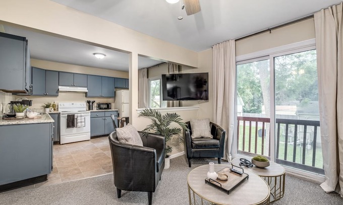 Ypsilanti Apartamento | Recently Remodeled and Sunlit Apartment Near EMU and UM