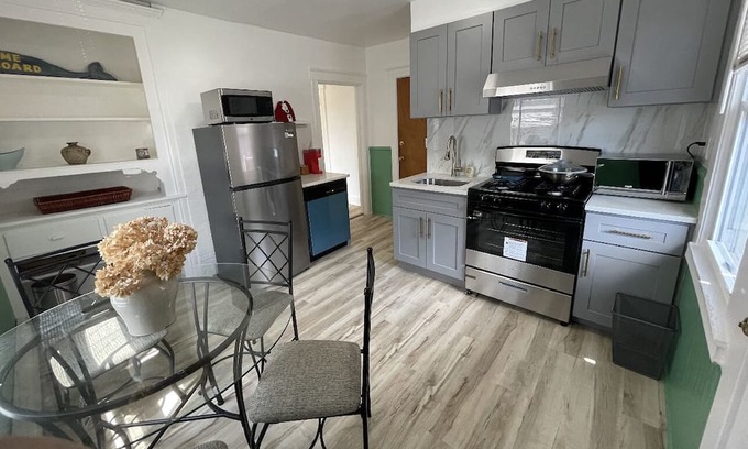 Port Chester Apartamento | Entire 2 Bed-room Roomy Apartment ~ 1 min to Train for NYC