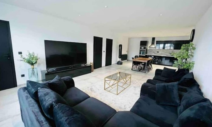Livry-Gargan Apartamento | Très Grand Appartement / Sauna / Charles de Gaulle
