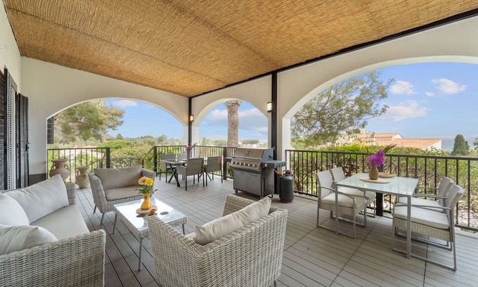 Sarroch Casa | Holiday Home 'Villa Matteo' with Sea View, Wi-Fi and Air Conditioning