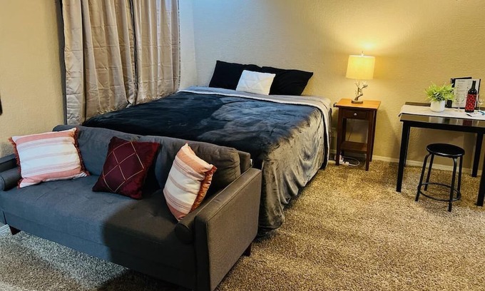 Roseville Apartamento | Modern Studio With Full Kitchen & Bathroom
