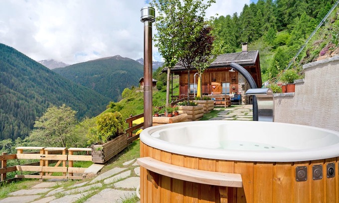 Rabbi Apartamento | "Chalet Berghof Laret Arnica" with Whirpool and Wi-Fi