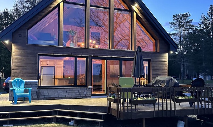 Le Haut-Saint-Francois Regional County Municipality Chalet De Esquí | Superb log cabin *Spa* *Waterfront*