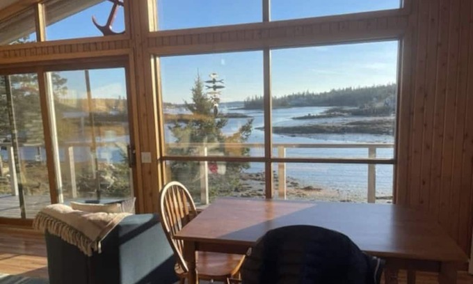 Tremont Cabaña | Create memories while enjoying Maine's coast at our quiet, ocean-side hideaway.
