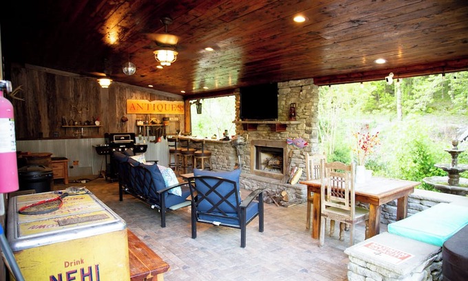 Smithville Cabina | Cedar Cabin with spa Near Center Hill