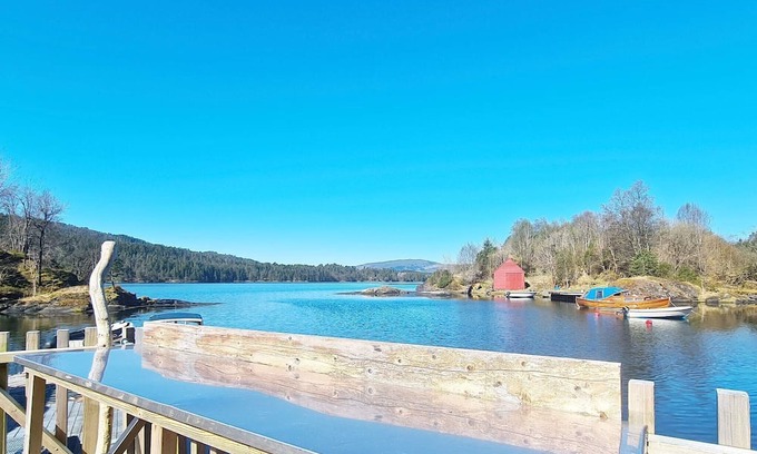 Lonevag Casa | 5 person holiday home in LONEVÅG