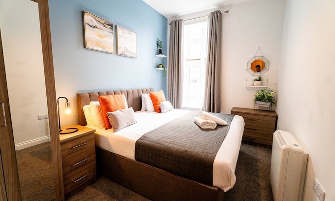 Castle Apartamento | Converted Chapel Swansea | King Bed | Sleeps 4.