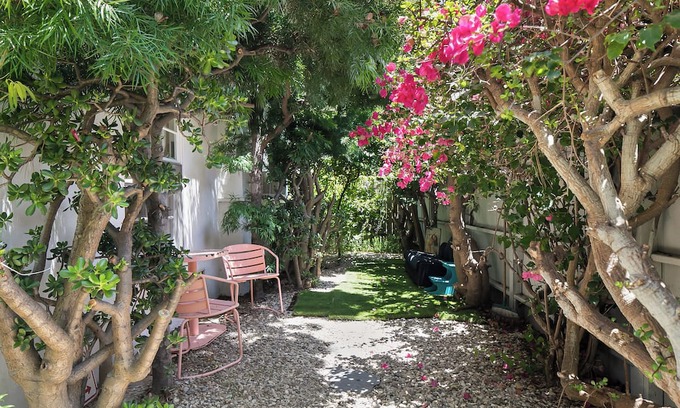 Park West Apartamento | Quaint 1BD/1BA Bungalow