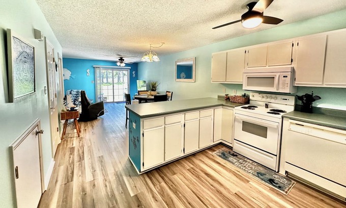 Peletier Condominio | Beauty and the Beach ~ Silver Creek, Peletier NC, Beauty and the Beach, Silver Creek Townhome
